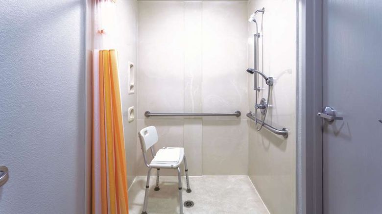 <b>La Quinta Inn & Stes Jackson Airport Room</b>. Images powered by <a href="https://iceportal.shijigroup.com/" title="IcePortal" target="_blank">IcePortal</a>.