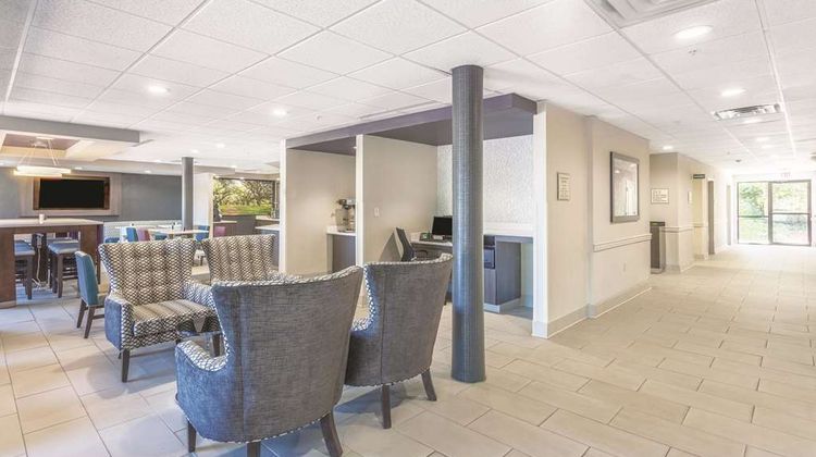La Quinta Inn & Stes Jackson Airport Lobby