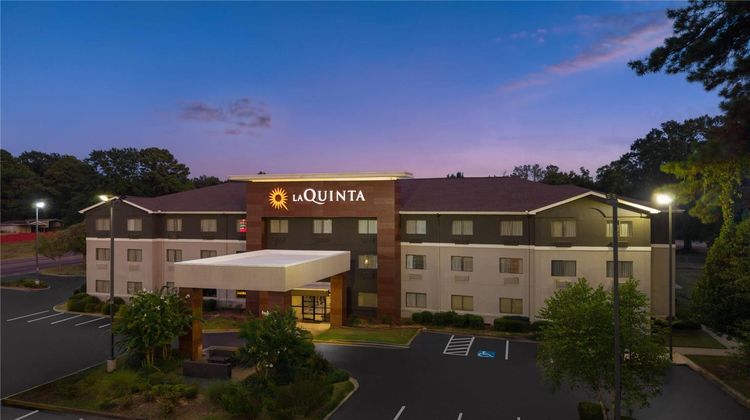 La Quinta Inn & Stes Jackson Airport Exterior