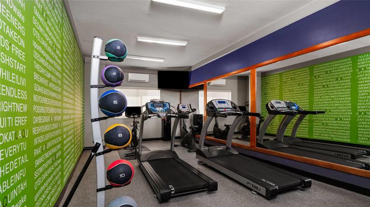 La Quinta Inn & Stes Jackson Airport Health