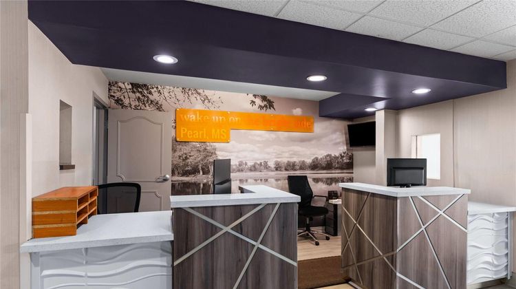 La Quinta Inn & Stes Jackson Airport Lobby