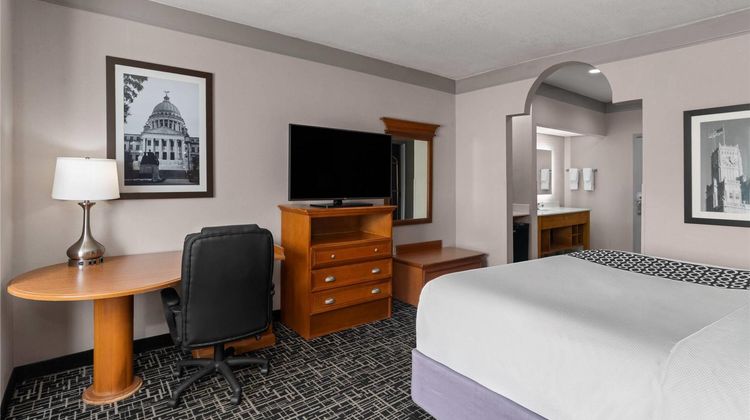 La Quinta Inn & Stes Jackson Airport Room