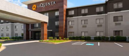 La Quinta Inn & Stes Jackson Airport Exterior