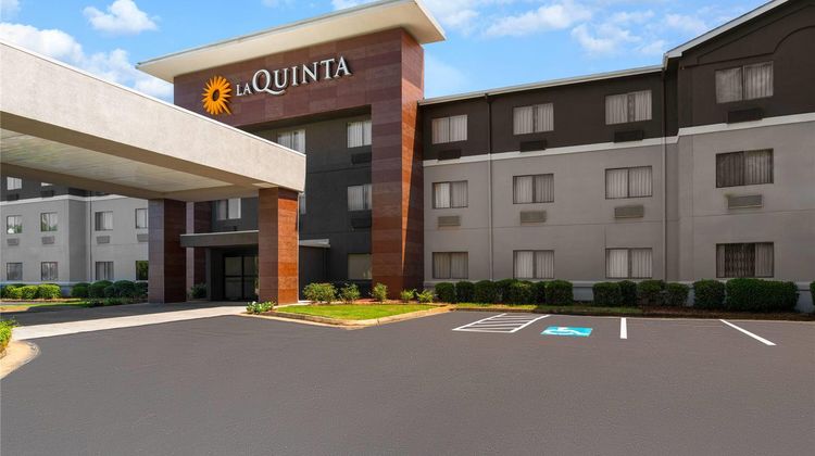 La Quinta Inn & Stes Jackson Airport Exterior