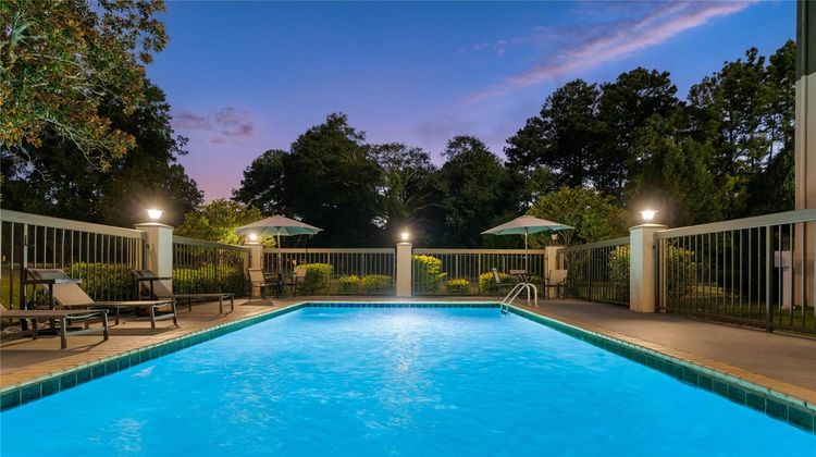 La Quinta Inn & Stes Jackson Airport Pool