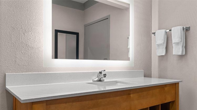 La Quinta Inn & Stes Jackson Airport Room