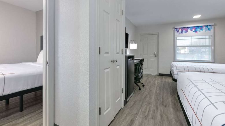 <b>La Quinta Inn Dallas Uptown Suite</b>. Images powered by <a href="https://iceportal.shijigroup.com/" title="IcePortal" target="_blank">IcePortal</a>.
