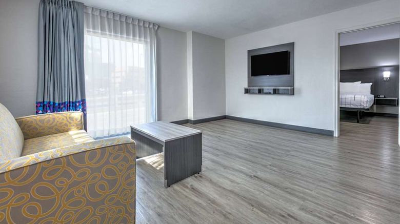 <b>La Quinta Inn Dallas Uptown Suite</b>. Images powered by <a href="https://iceportal.shijigroup.com/" title="IcePortal" target="_blank">IcePortal</a>.