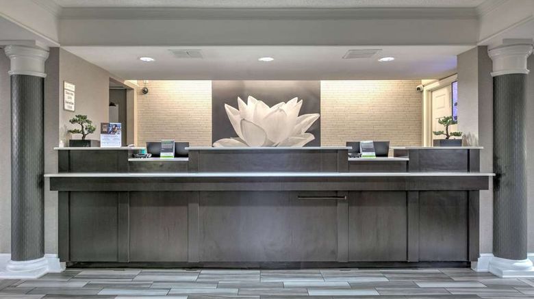 <b>La Quinta Inn Dallas Uptown Lobby</b>. Images powered by <a href="https://iceportal.shijigroup.com/" title="IcePortal" target="_blank">IcePortal</a>.