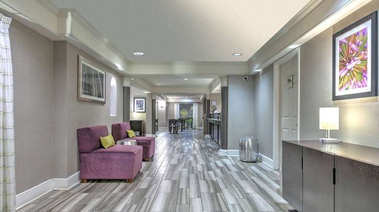<b>La Quinta Inn Dallas Uptown Lobby</b>. Images powered by <a href="https://iceportal.shijigroup.com/" title="IcePortal" target="_blank">IcePortal</a>.