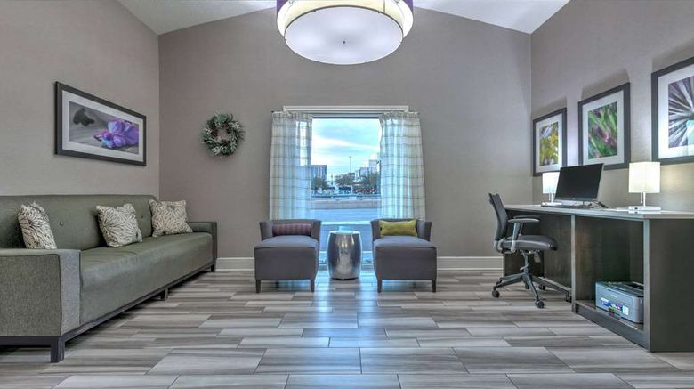 <b>La Quinta Inn Dallas Uptown Lobby</b>. Images powered by <a href="https://iceportal.shijigroup.com/" title="IcePortal" target="_blank">IcePortal</a>.
