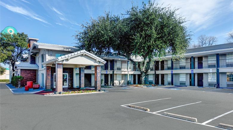 <b>La Quinta Inn Dallas Uptown Exterior</b>. Images powered by <a href="https://iceportal.shijigroup.com/" title="IcePortal" target="_blank">IcePortal</a>.