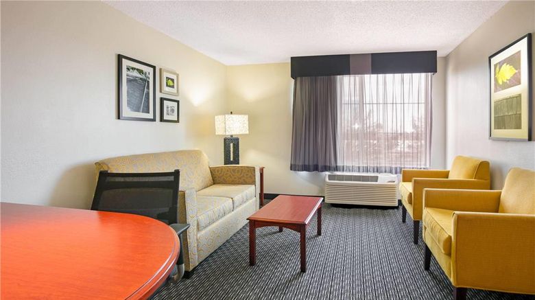 <b>La Quinta Inn-Stes D/FW Airport South Suite</b>. Images powered by <a href="https://iceportal.shijigroup.com/" title="IcePortal" target="_blank">IcePortal</a>.