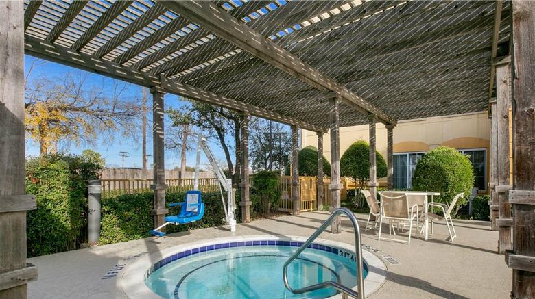 <b>La Quinta Inn-Stes D/FW Airport South Pool</b>. Images powered by <a href="https://iceportal.shijigroup.com/" title="IcePortal" target="_blank">IcePortal</a>.