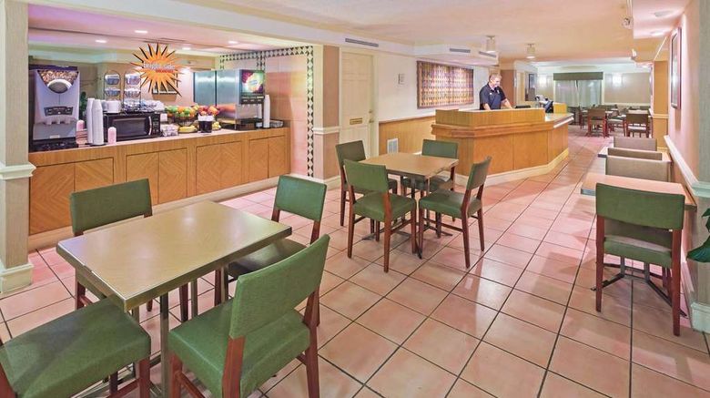 <b>La Quinta Inn San Antonio Lackland Lobby</b>. Images powered by <a href="https://iceportal.shijigroup.com/" title="IcePortal" target="_blank">IcePortal</a>.