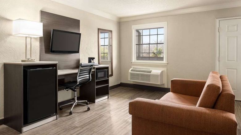 <b>La Quinta Inn San Antonio Lackland Suite</b>. Images powered by <a href="https://iceportal.shijigroup.com/" title="IcePortal" target="_blank">IcePortal</a>.