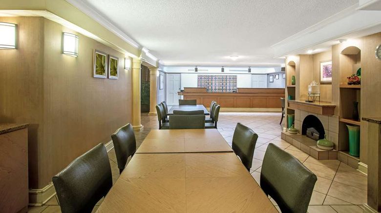 <b>La Quinta Inn Killeen Lobby</b>. Images powered by <a href="https://iceportal.shijigroup.com/" title="IcePortal" target="_blank">IcePortal</a>.