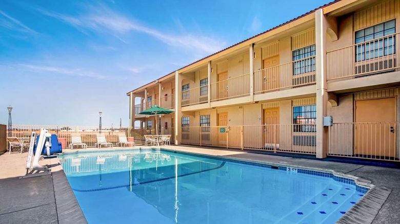<b>La Quinta Inn Killeen Pool</b>. Images powered by <a href="https://iceportal.shijigroup.com/" title="IcePortal" target="_blank">IcePortal</a>.