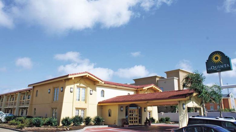 La Quinta Inn Clute Lake Jackson Exterior. Images powered by <a href="https://iceportal.shijigroup.com" target="_blank" rel="noopener">Ice Portal</a>.