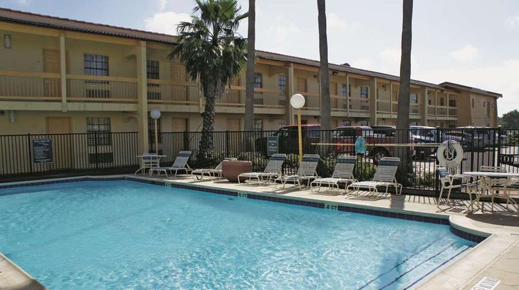 La Quinta Inn Clute Lake Jackson Pool