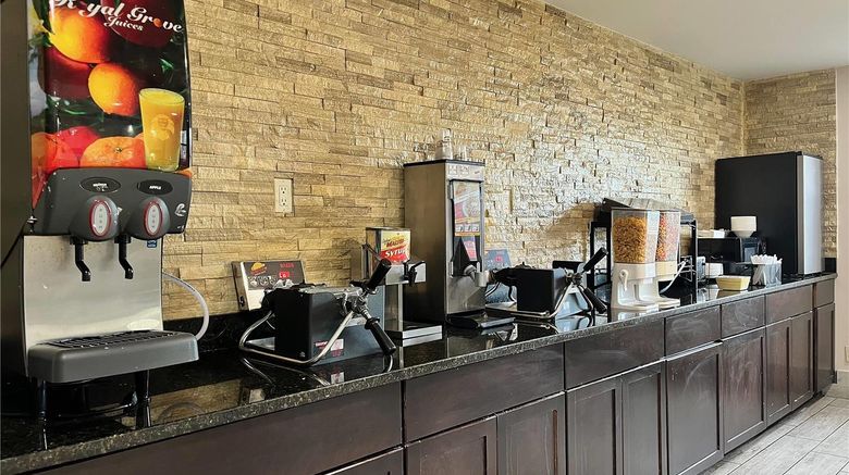 <b>Baymont Indianapolis Airport Lynhurst Restaurant</b>. Images powered by <a href="https://iceportal.shijigroup.com/" title="IcePortal" target="_blank">IcePortal</a>.