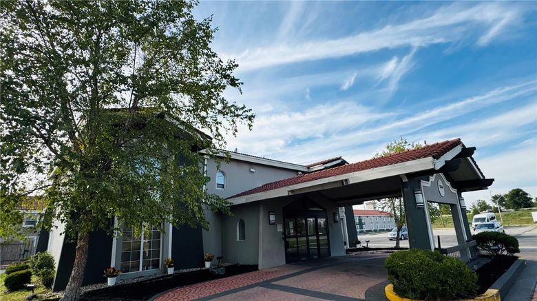<b>Baymont Indianapolis Airport Lynhurst Exterior</b>. Images powered by <a href="https://iceportal.shijigroup.com/" title="IcePortal" target="_blank">IcePortal</a>.