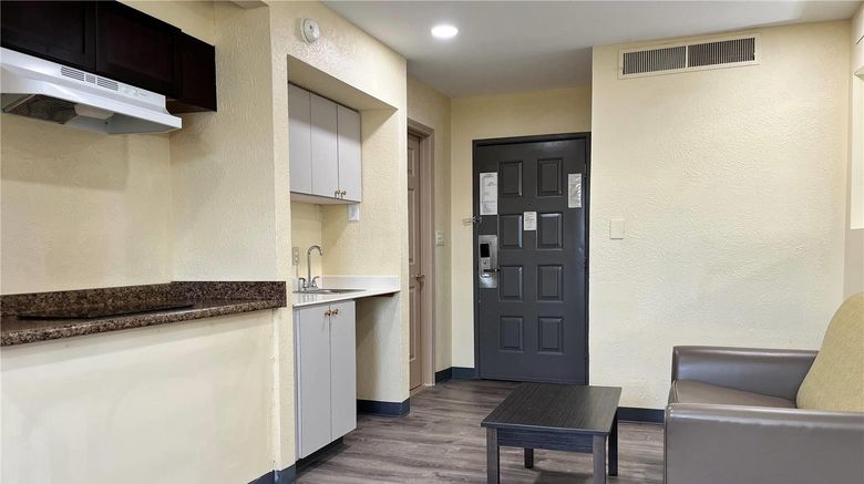 <b>Baymont Indianapolis Airport Lynhurst Room</b>. Images powered by <a href="https://iceportal.shijigroup.com/" title="IcePortal" target="_blank">IcePortal</a>.