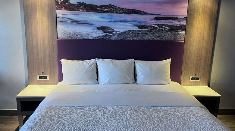 <b>La Quinta Inn John Wayne Orange Cty Arpt Room</b>. Images powered by <a href="https://iceportal.shijigroup.com/" title="IcePortal" target="_blank">IcePortal</a>.