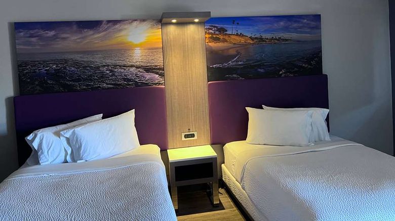 <b>La Quinta Inn John Wayne Orange Cty Arpt Room</b>. Images powered by <a href="https://iceportal.shijigroup.com/" title="IcePortal" target="_blank">IcePortal</a>.