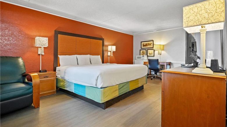 <b>La Quinta Inn John Wayne Orange Cty Arpt Room</b>. Images powered by <a href="https://iceportal.shijigroup.com/" title="IcePortal" target="_blank">IcePortal</a>.