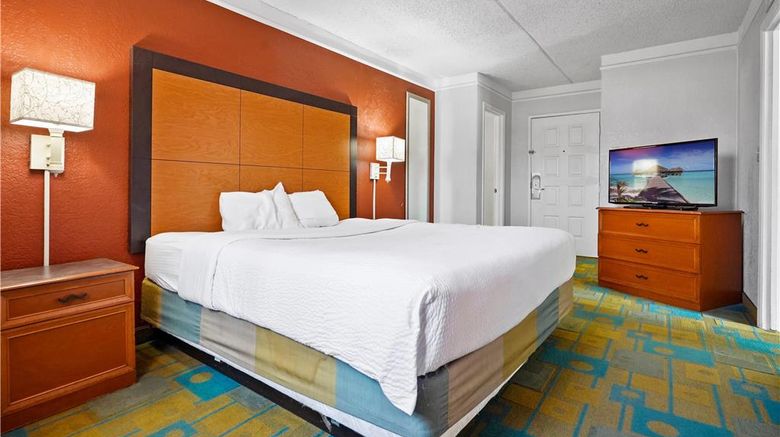<b>La Quinta Inn John Wayne Orange Cty Arpt Room</b>. Images powered by <a href="https://iceportal.shijigroup.com/" title="IcePortal" target="_blank">IcePortal</a>.