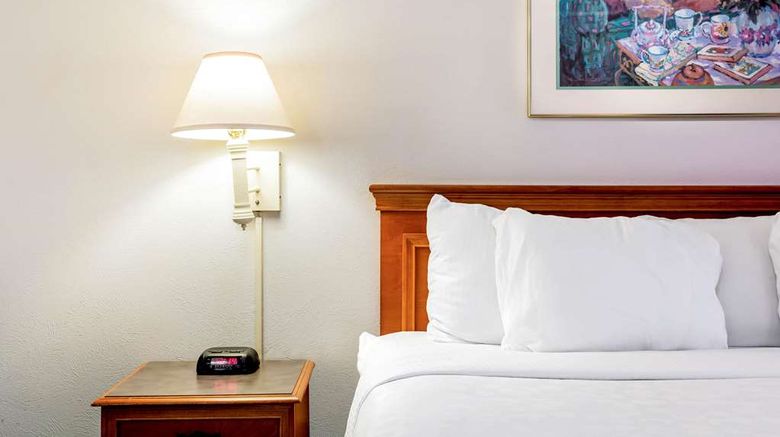 <b>Baymont by Wyndham Abilene Room</b>. Images powered by <a href="https://iceportal.shijigroup.com/" title="IcePortal" target="_blank">IcePortal</a>.