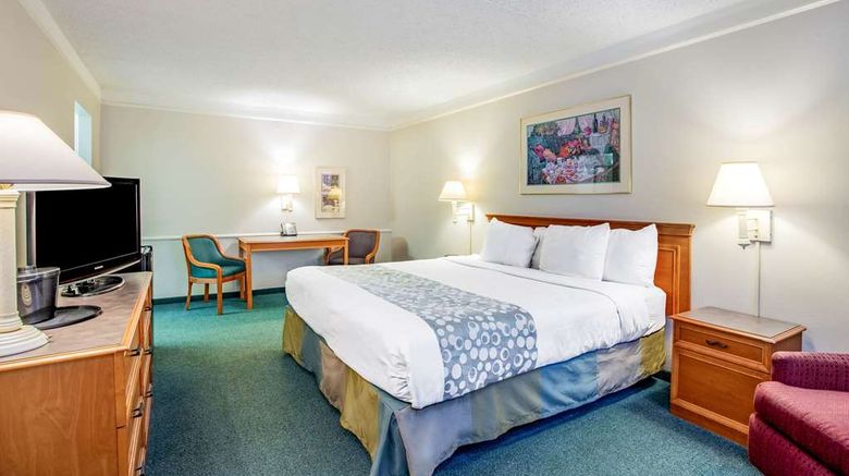 <b>Baymont by Wyndham Abilene Room</b>. Images powered by <a href="https://iceportal.shijigroup.com/" title="IcePortal" target="_blank">IcePortal</a>.