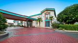 Howard Johnson Columbus Fort Moore Exterior