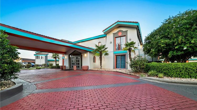 Howard Johnson Columbus Fort Moore Exterior