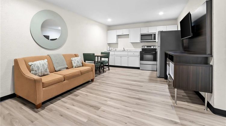 Howard Johnson Columbus Fort Moore Suite