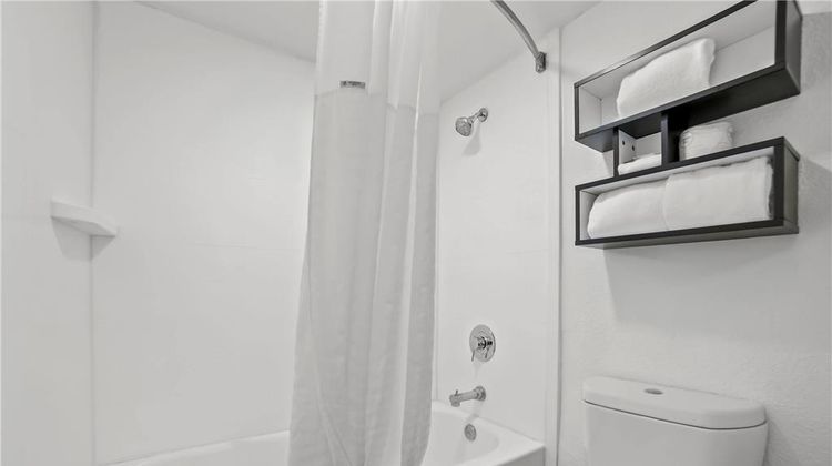 Howard Johnson Columbus Fort Moore Room