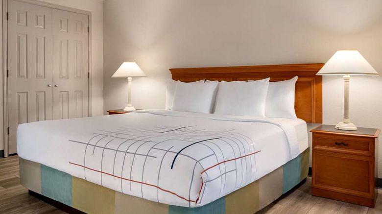 <b>La Quinta Inn Columbus Airport Area Suite</b>. Images powered by <a href="https://iceportal.shijigroup.com/" title="IcePortal" target="_blank">IcePortal</a>.