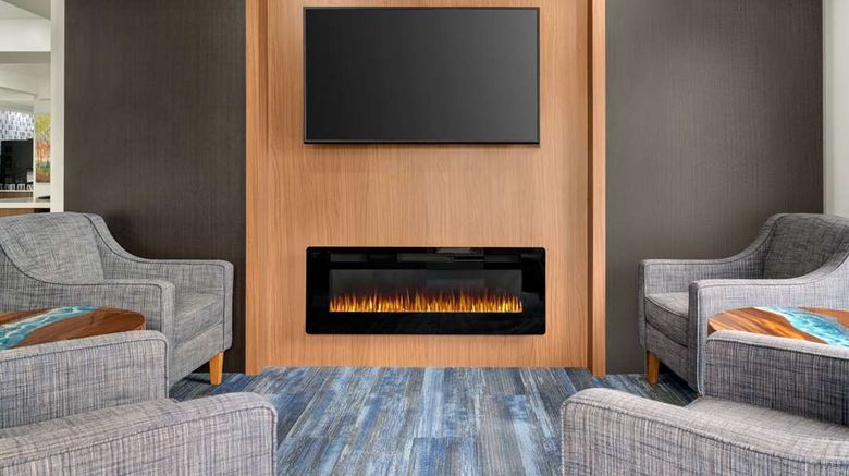 <b>La Quinta Inn Columbus Airport Area Lobby</b>. Images powered by <a href="https://iceportal.shijigroup.com/" title="IcePortal" target="_blank">IcePortal</a>.