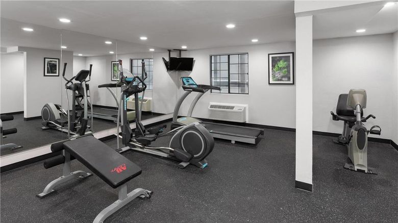 <b>La Quinta Inn Champaign Health</b>. Images powered by <a href="https://iceportal.shijigroup.com/" title="IcePortal" target="_blank">IcePortal</a>.