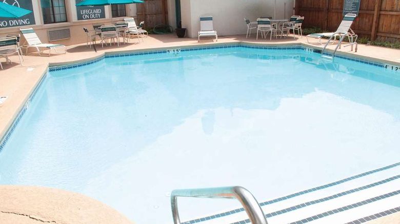 <b>La Quinta Inn Lexington Pool</b>. Images powered by <a href="https://iceportal.shijigroup.com/" title="IcePortal" target="_blank">IcePortal</a>.