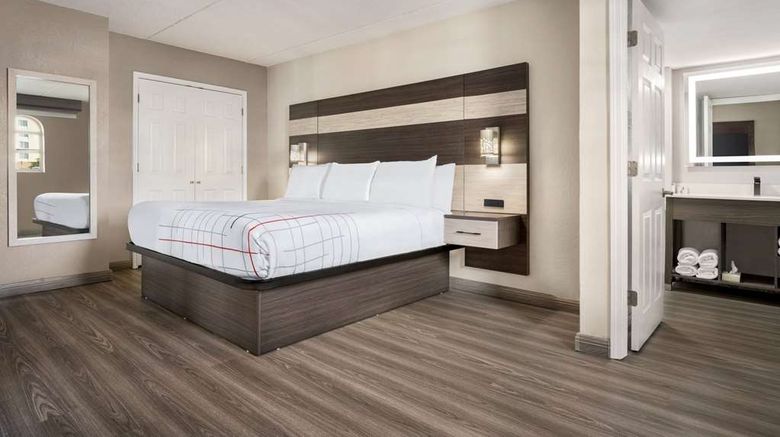 <b>La Quinta Inn Lexington Suite</b>. Images powered by <a href="https://iceportal.shijigroup.com/" title="IcePortal" target="_blank">IcePortal</a>.