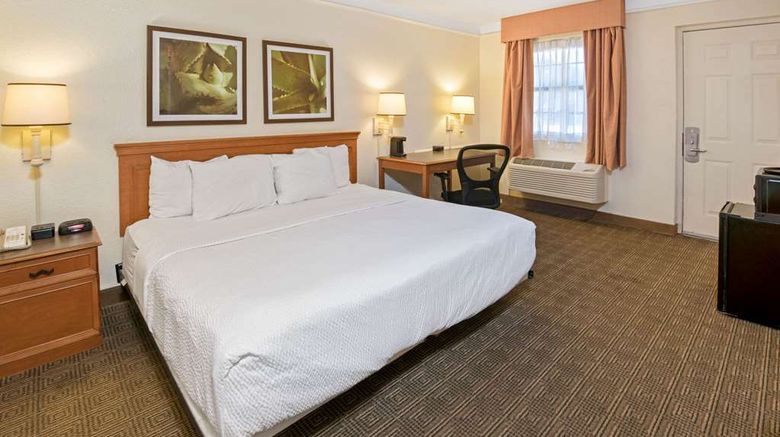 <b>La Quinta Inn San Antonio Market Square Room</b>. Images powered by <a href="https://iceportal.shijigroup.com/" title="IcePortal" target="_blank">IcePortal</a>.