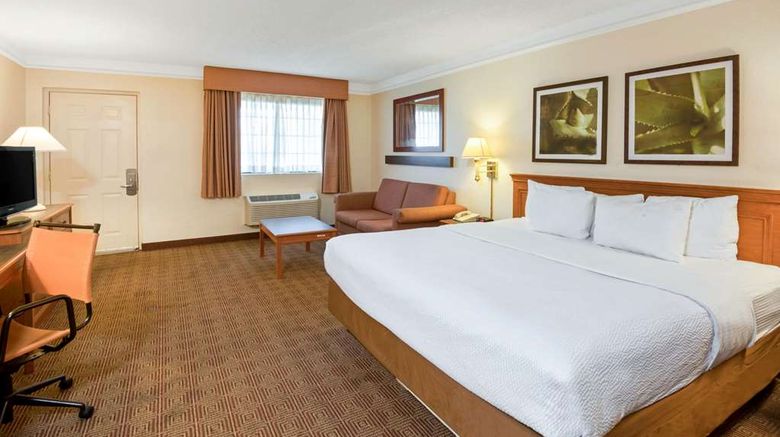 <b>La Quinta Inn San Antonio Market Square Suite</b>. Images powered by <a href="https://iceportal.shijigroup.com/" title="IcePortal" target="_blank">IcePortal</a>.