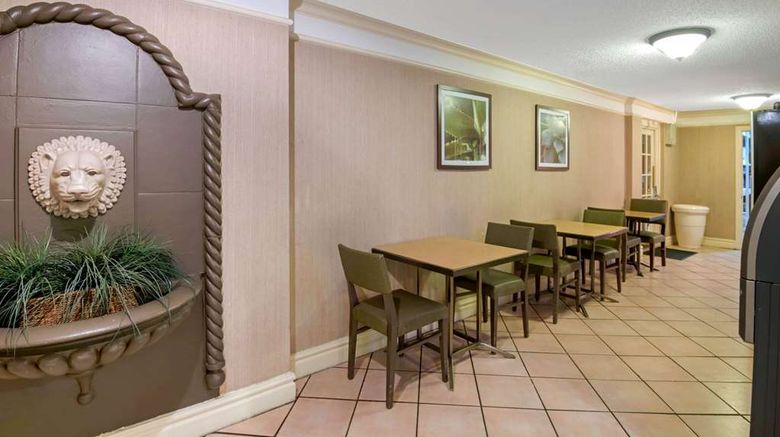 <b>La Quinta Inn San Antonio Market Square Lobby</b>. Images powered by <a href="https://iceportal.shijigroup.com/" title="IcePortal" target="_blank">IcePortal</a>.