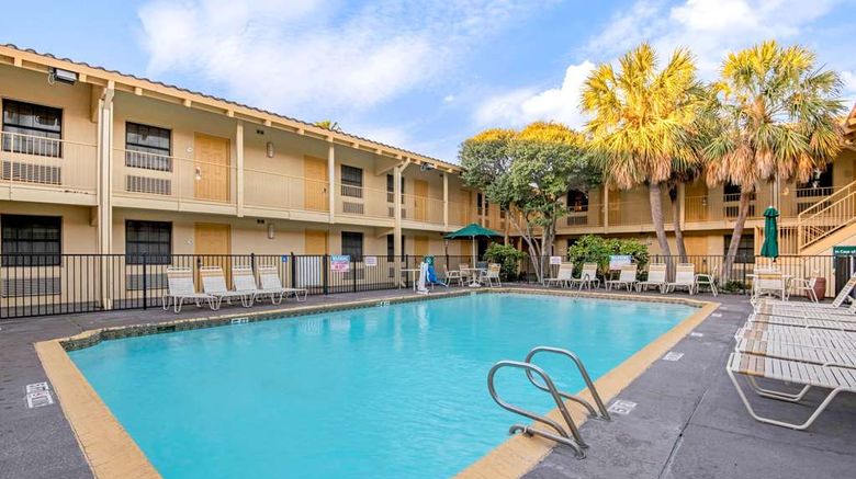 <b>La Quinta Inn San Antonio Market Square Pool</b>. Images powered by <a href="https://iceportal.shijigroup.com/" title="IcePortal" target="_blank">IcePortal</a>.
