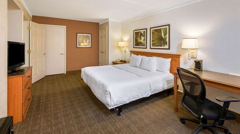 <b>La Quinta Inn San Antonio Market Square Room</b>. Images powered by <a href="https://iceportal.shijigroup.com/" title="IcePortal" target="_blank">IcePortal</a>.