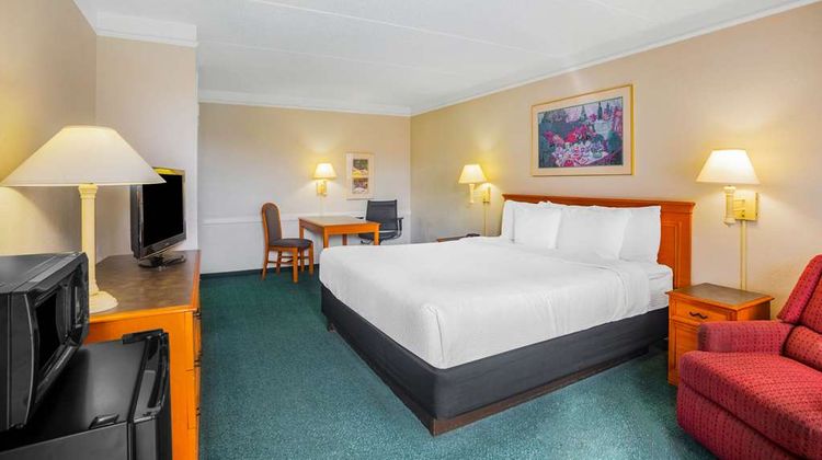 Super 8 by Wyndham Eagle Pass Room