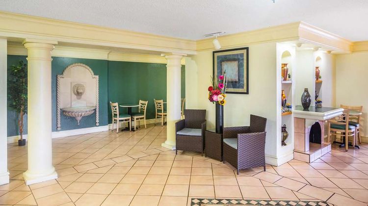 Super 8 by Wyndham Eagle Pass Lobby