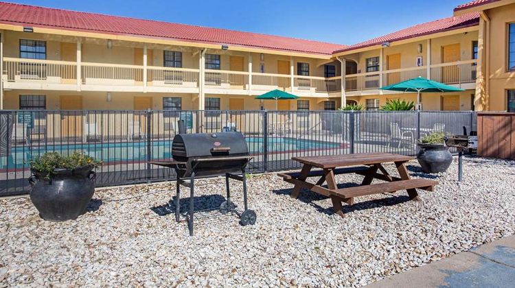 Super 8 by Wyndham Eagle Pass Restaurant